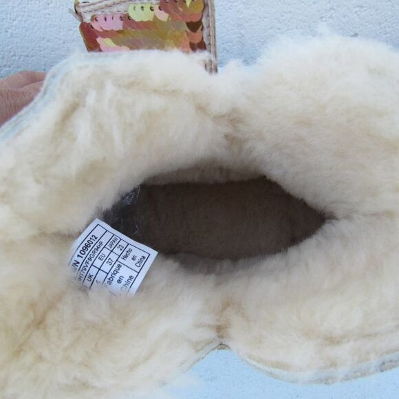 UGG WOMEN'S MINI SEQUIN BOW BOOTS IN GOLD SZ 6 - Picture 7 of 8